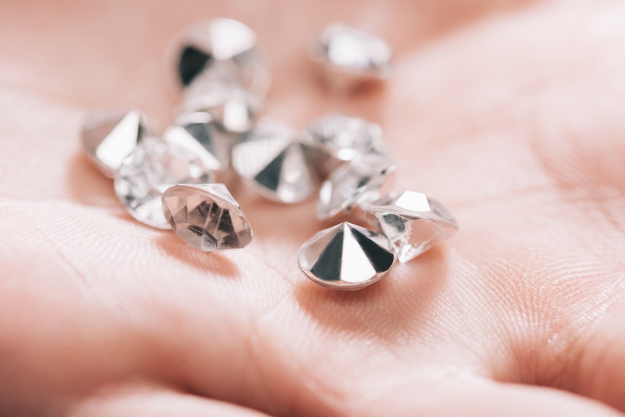 Snubní prsteny s diamantem, nebo zirkonem?