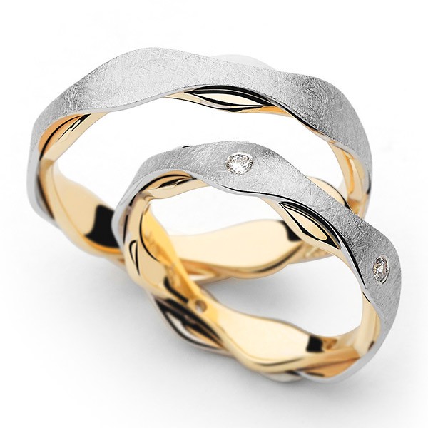 Atypické snubní prsteny ze zlata
